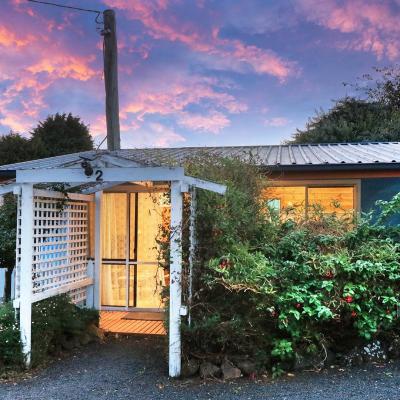 Boat Harbour Garden Cottages 2 B 1920